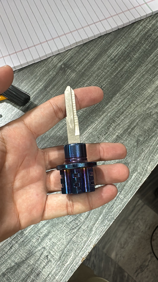 De tach able key