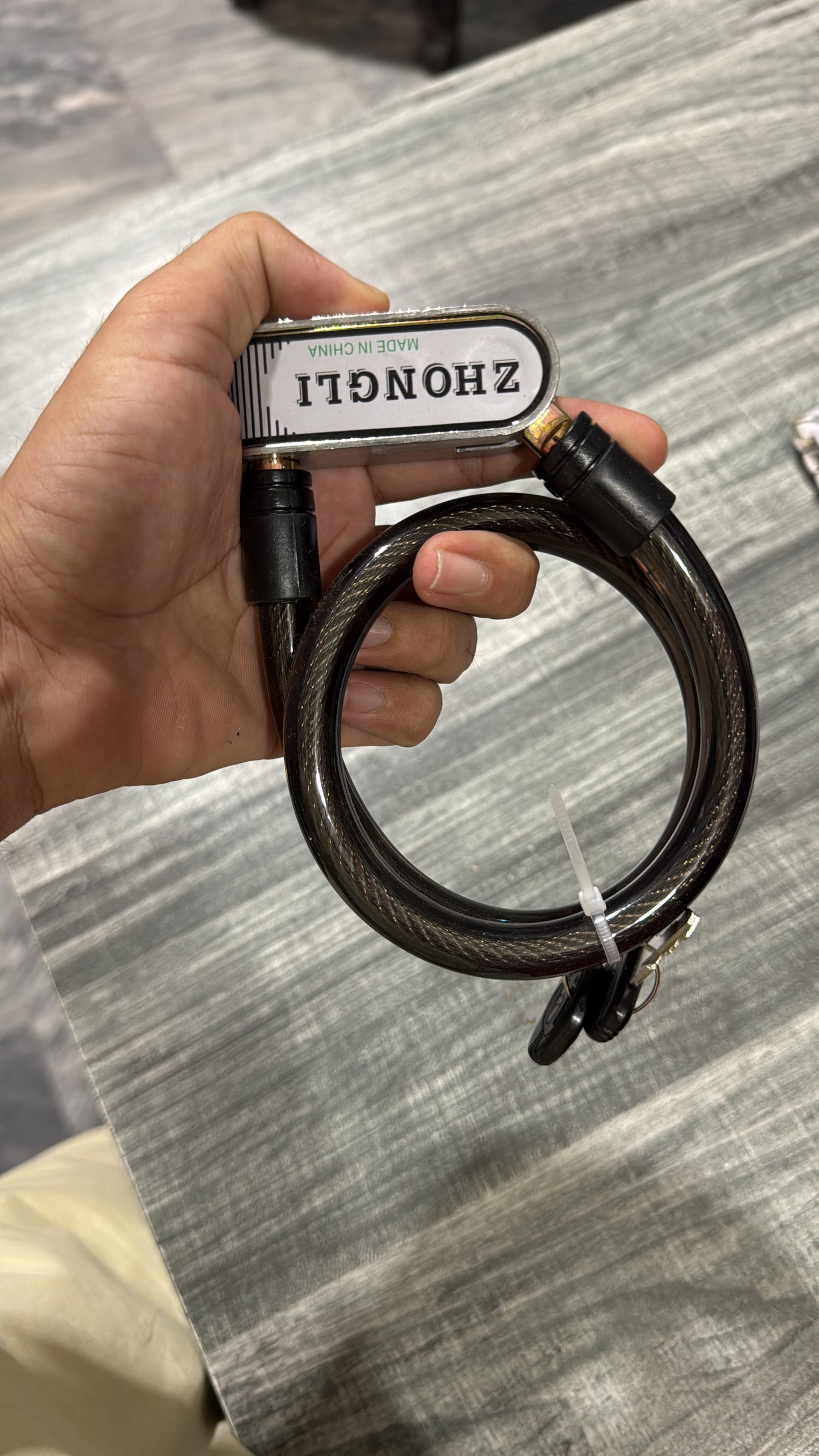 Small zongle wire lock