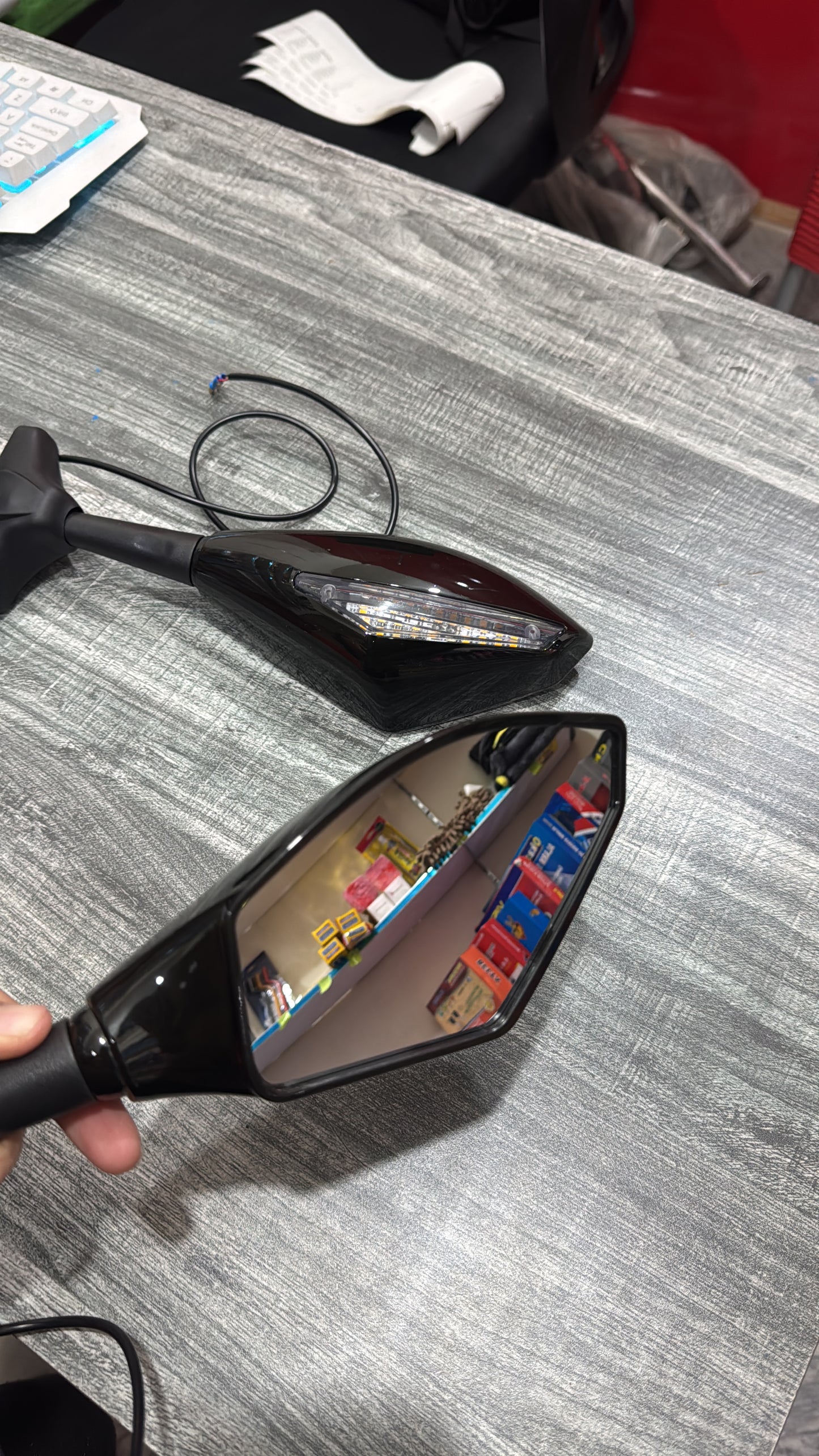 Mirrors with double indicator