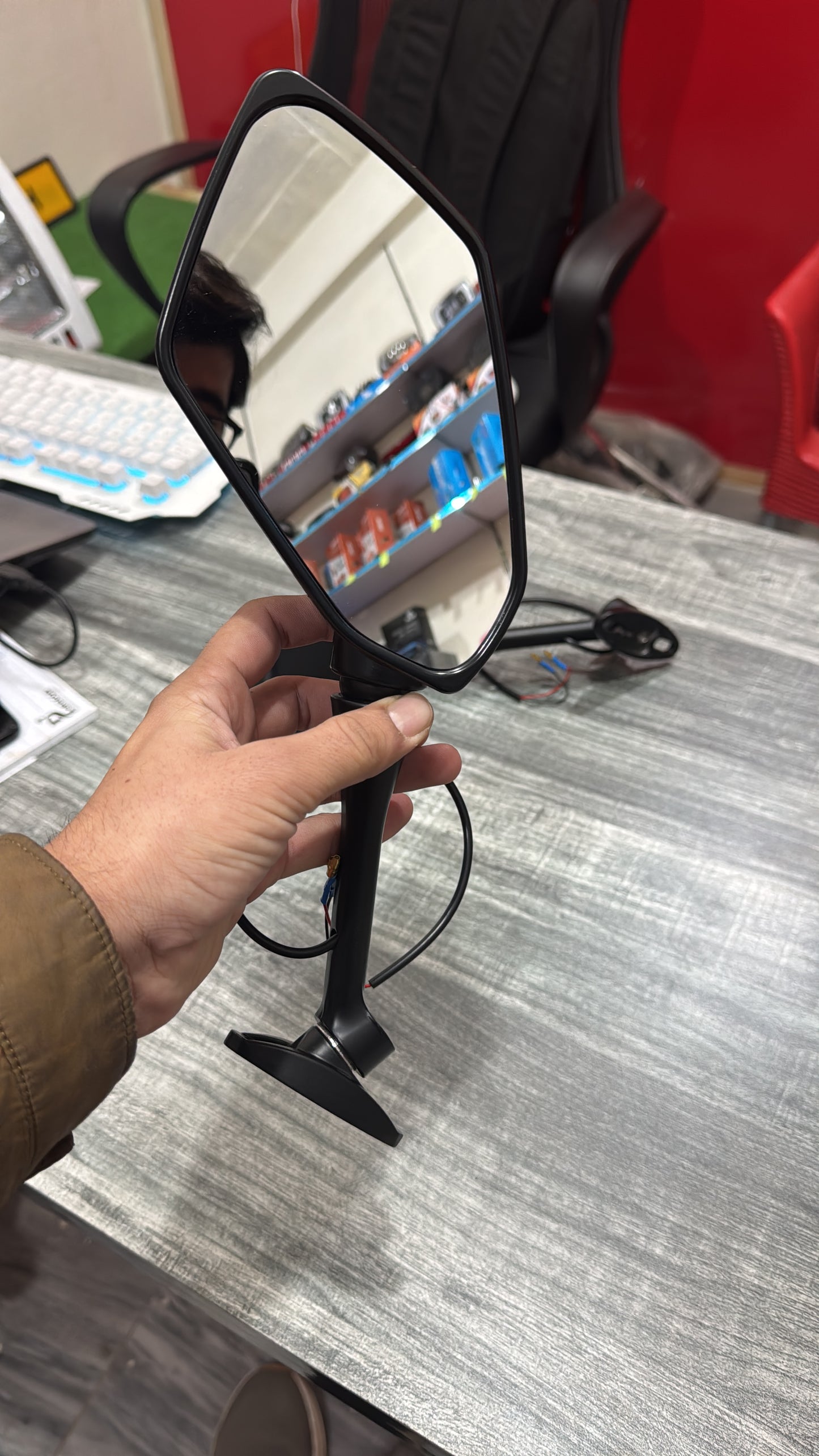 Mirror with double indicator
